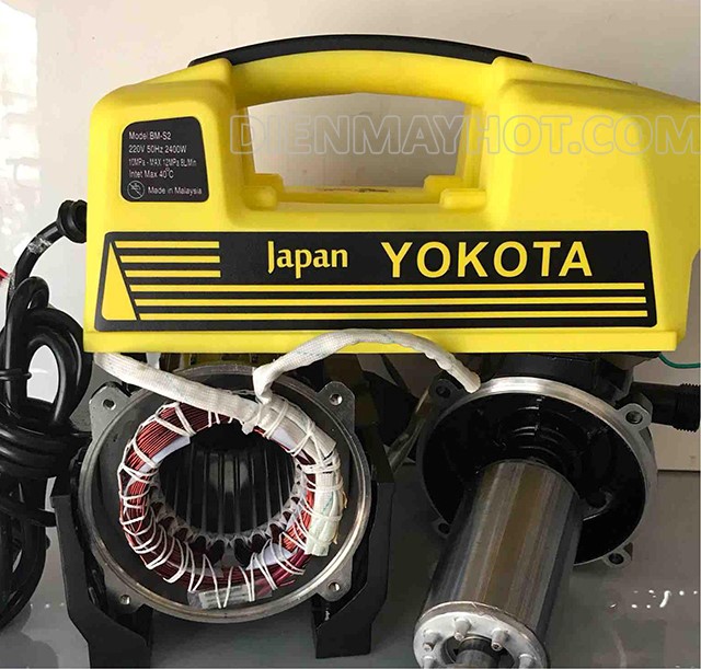 Yokota 2400W có bộ phụ kiện đi kèm đa dạng